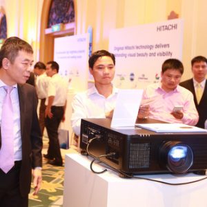 Hitachi LP-WU9750B - Máy chiếu nguồn laser đầu tiên tại Việt Nam