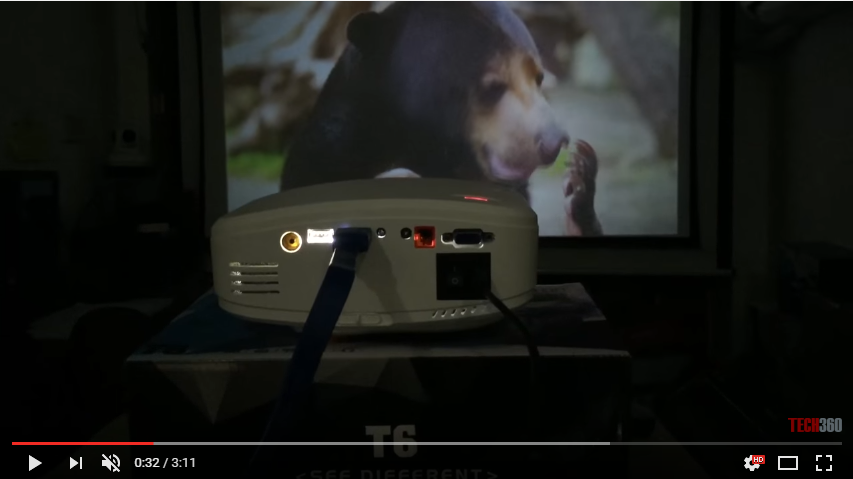 Máy chiếu giá rẻ Tyco T6 chiếu thử đoạn phim trên màn 72"